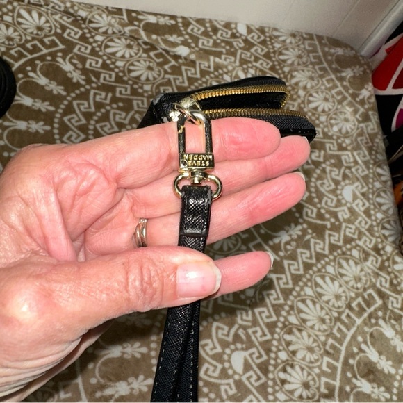 Steve Madden Zippy Black Zip Around Organizer Wallet - Picture 7 of 9